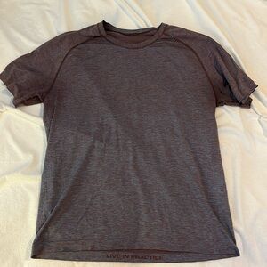 Men’s Lululemon Metal Vent Short Sleeve T Shirt, Heather Red/Blue, Size Large
